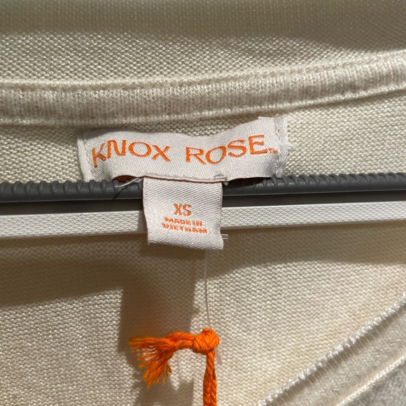 Knox Rose Cream Long Sleeve V-Neck Top - Picture 2 of 5